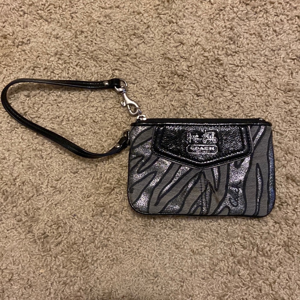Corner Zip Wristlet
